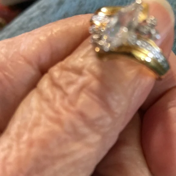 Elegant Gold  precious man made stone  Women's Ring - Picture 3 of 6